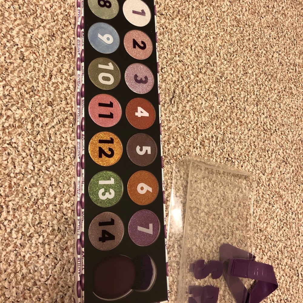 14 Shimmery Eye Shadows + Brush + clear tote